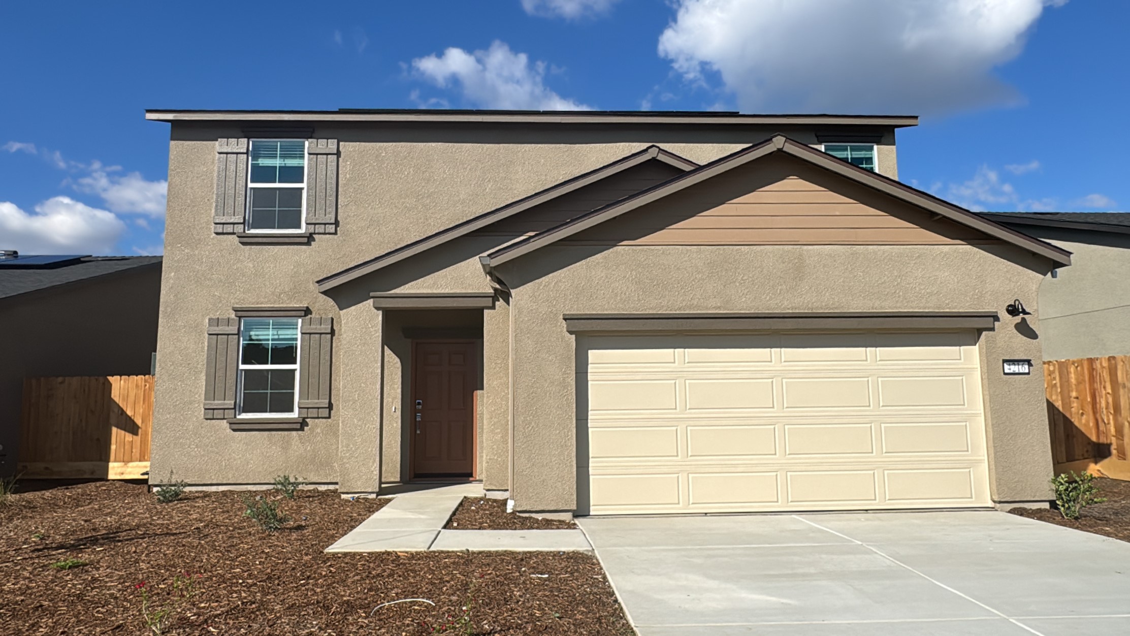 0034 4216 E. Magnolia Avenue