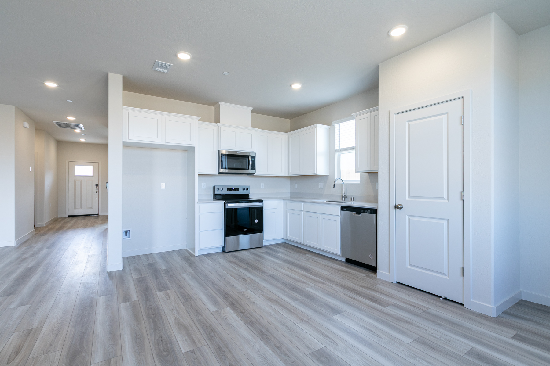 A kitchen with white cabinets.