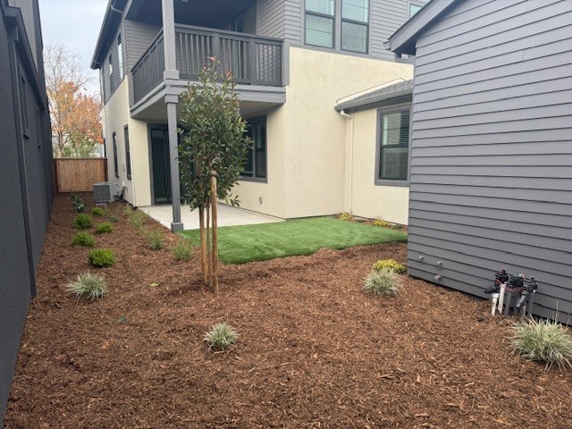 A small garden in front of a house.