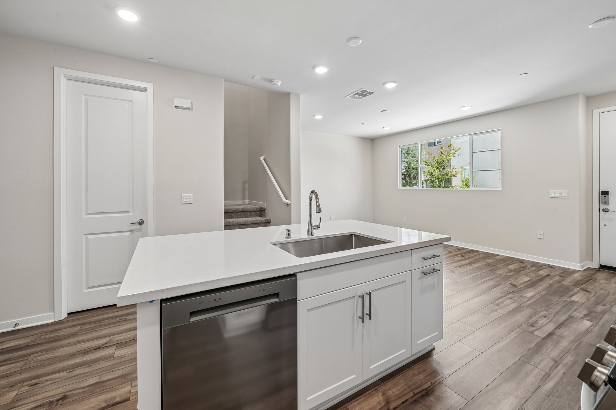 A kitchen with white cabinets.