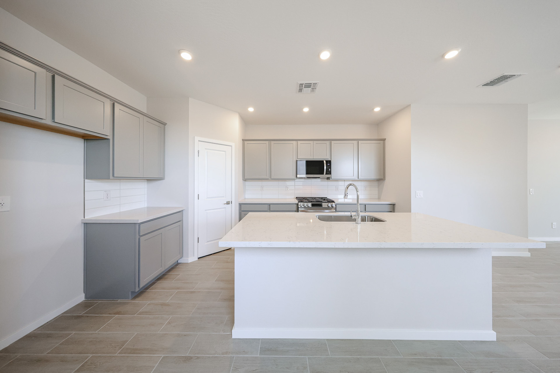 A kitchen with white cabinets.