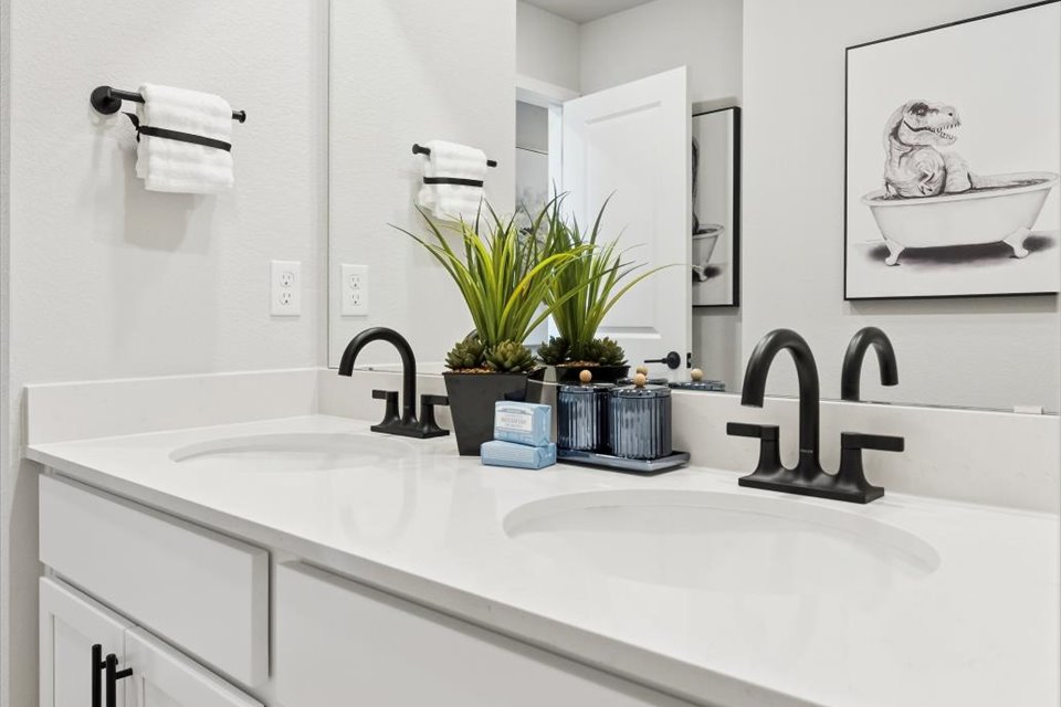 A bathroom with a sink and mirror.