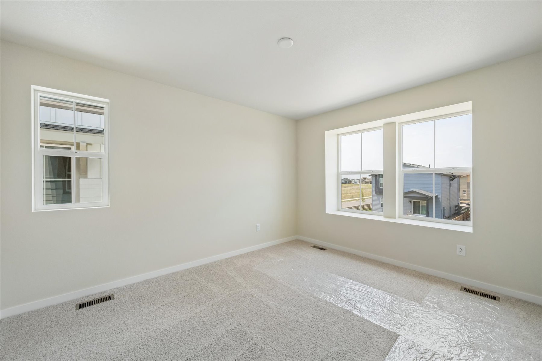 A room with windows.