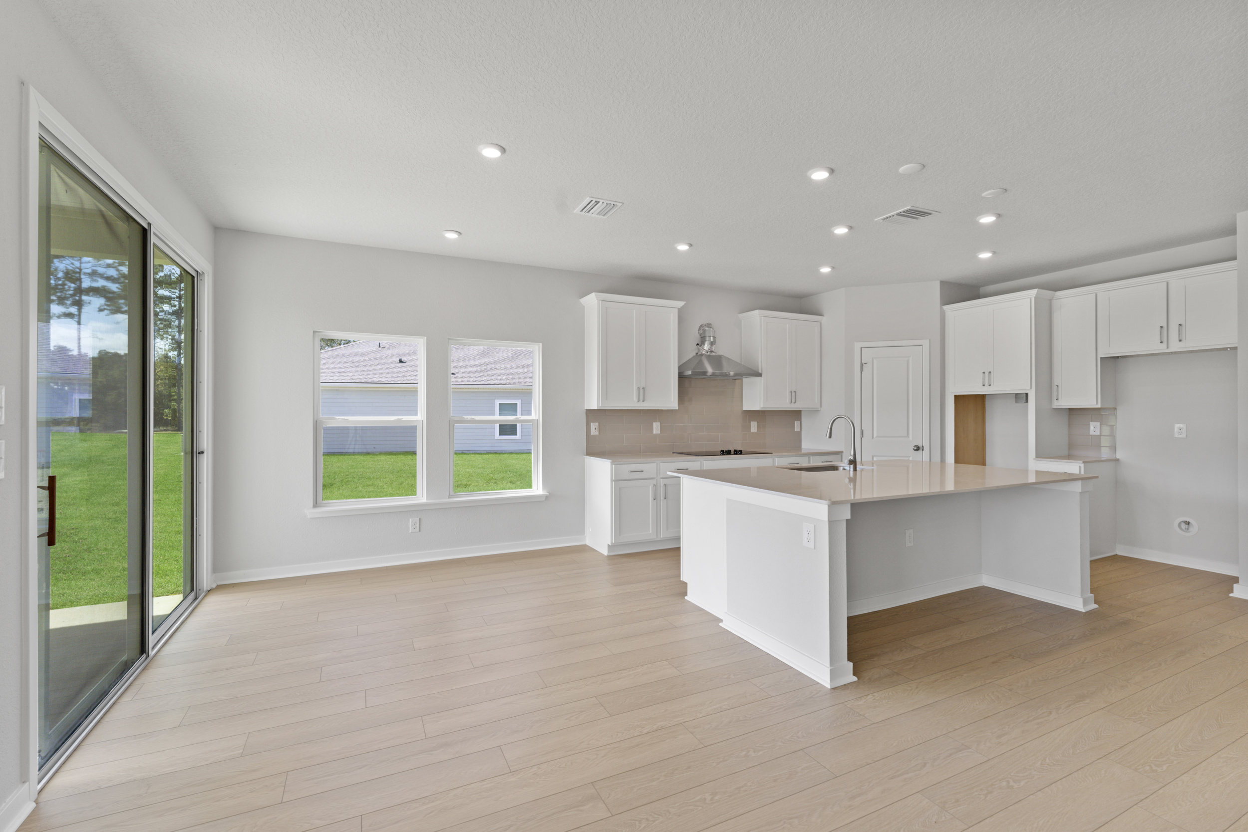 Lot 591 Dining Area and Chef's Kitchen at NorthShore in Kingsland