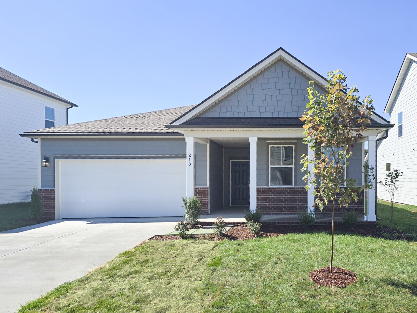 0102 405 Gladstone Way