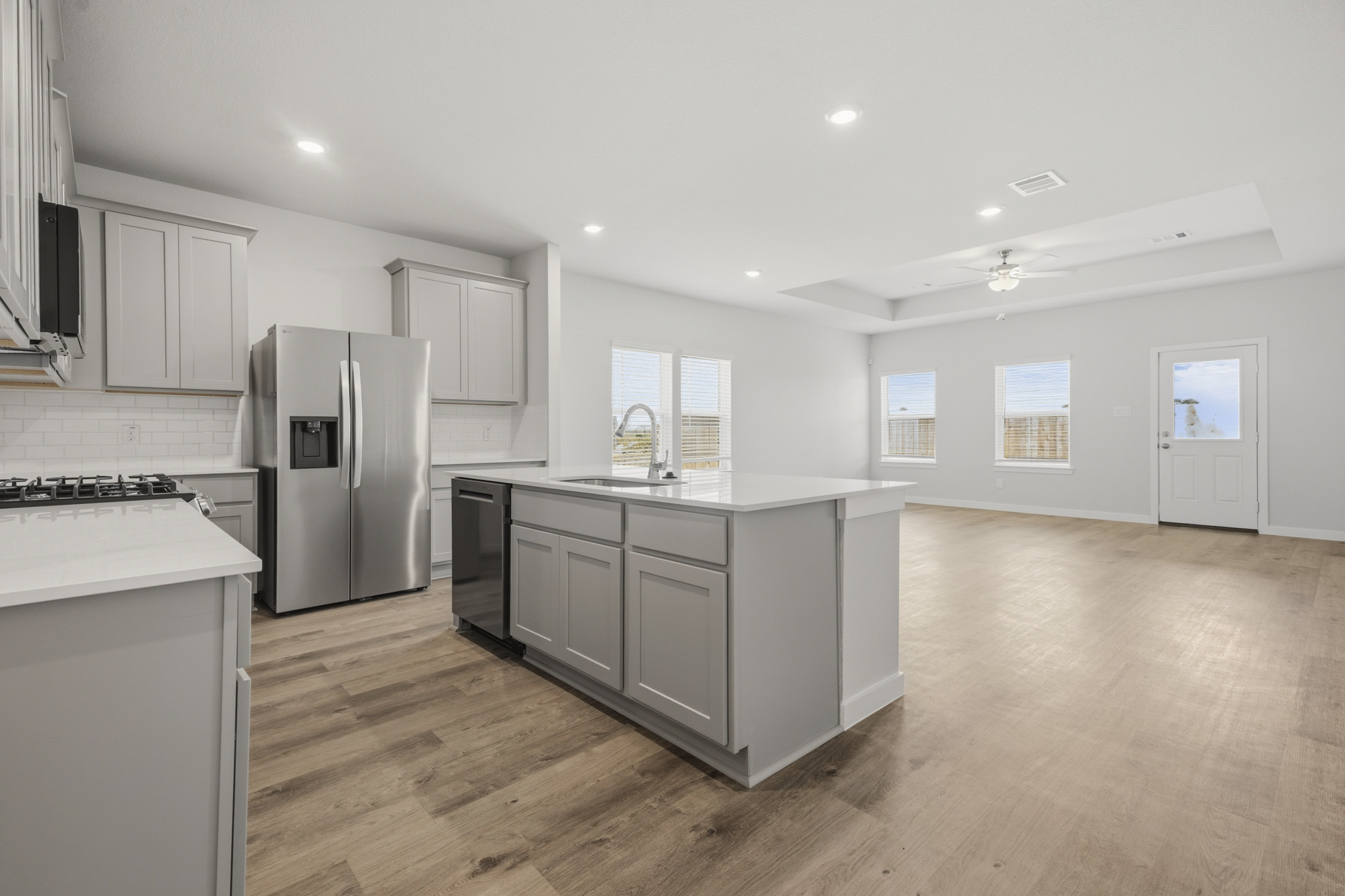 A kitchen with white cabinets.