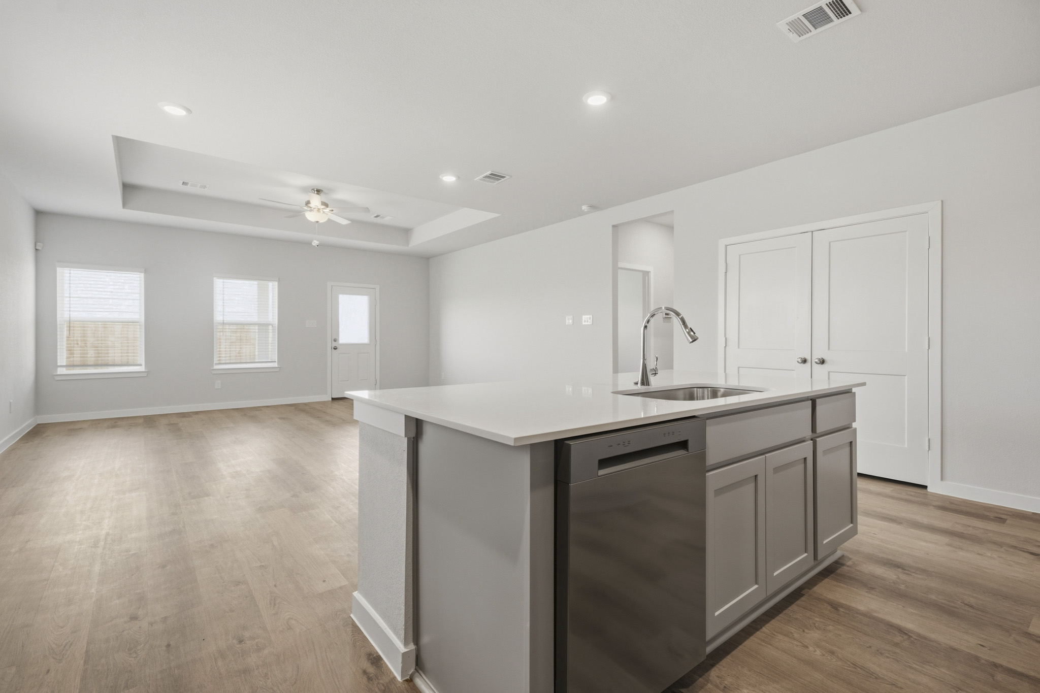 A kitchen with white cabinets.