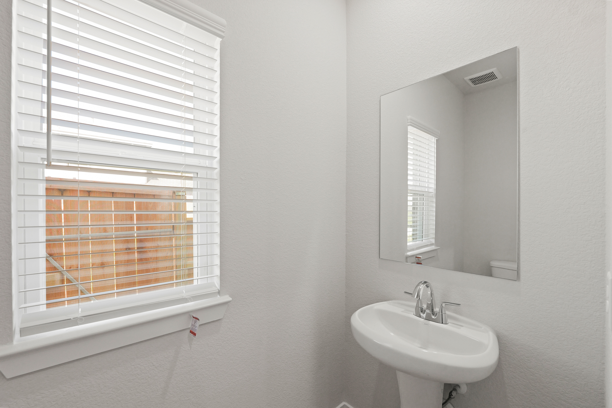A bathroom with a sink and a mirror.