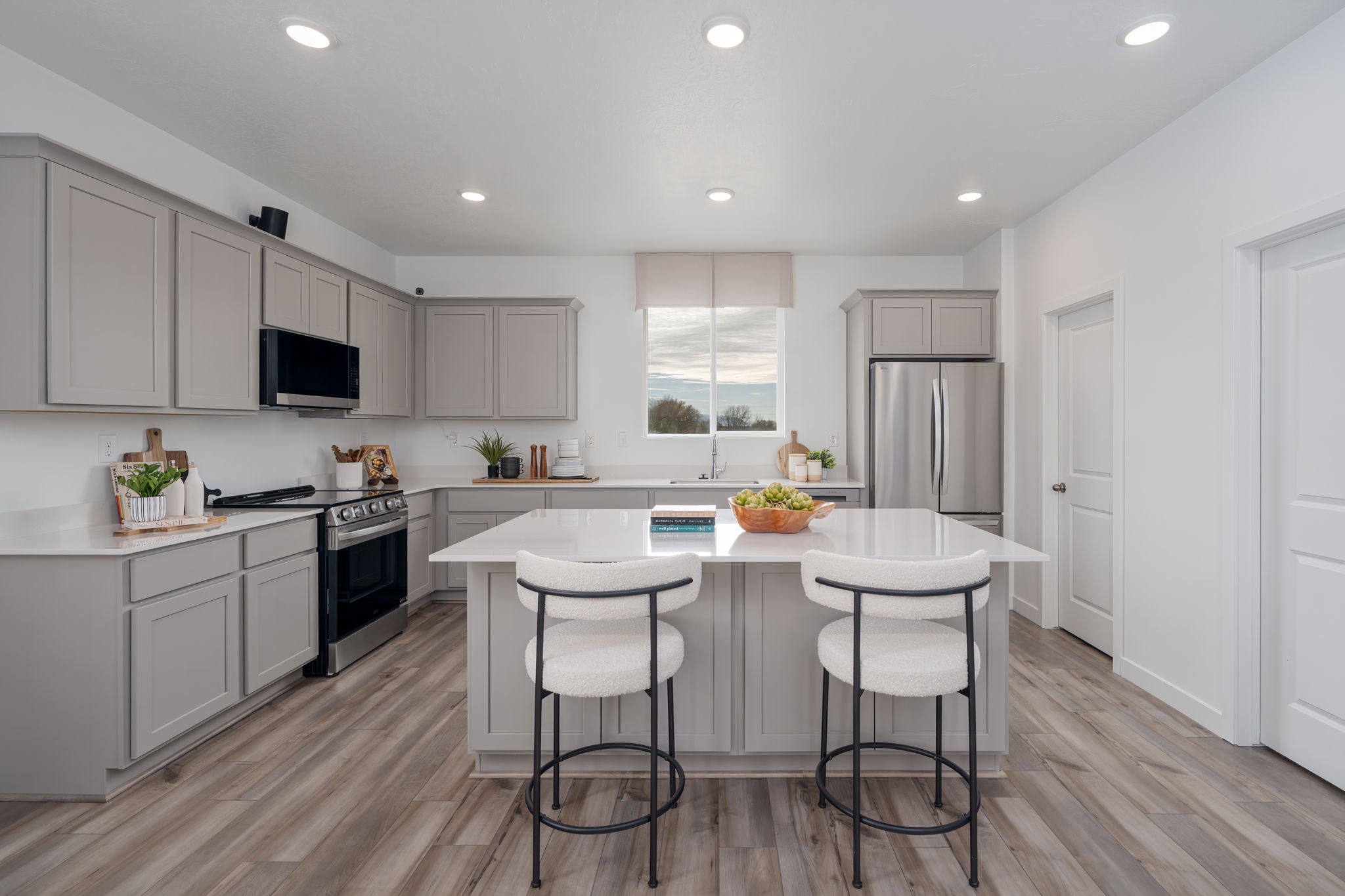 A kitchen with white cabinets.